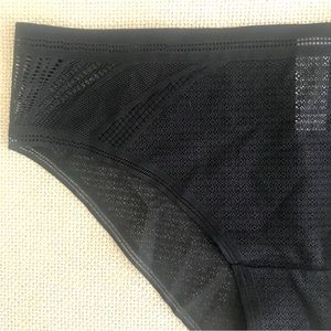 NWT lululemon Awake to Lace Cheeky Bikini Black size Medium